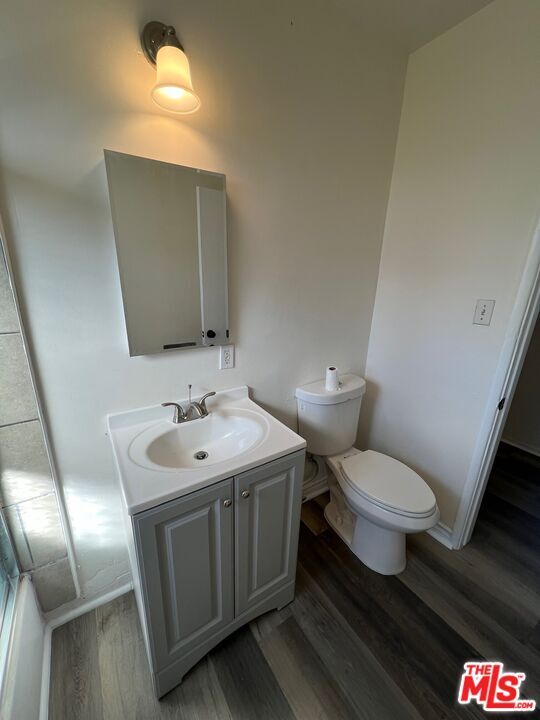 Building Photo - 1104 W 93rd St