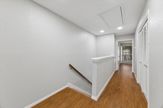 Building Photo - 995 Memorial Village Dr