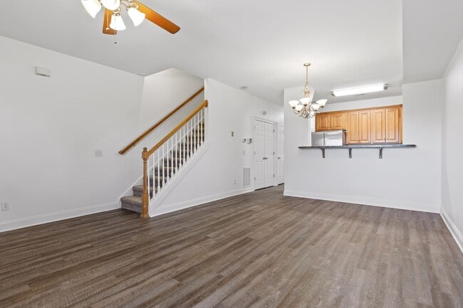 Building Photo - 3-bedroom 2-bathroom townhome now availabl...