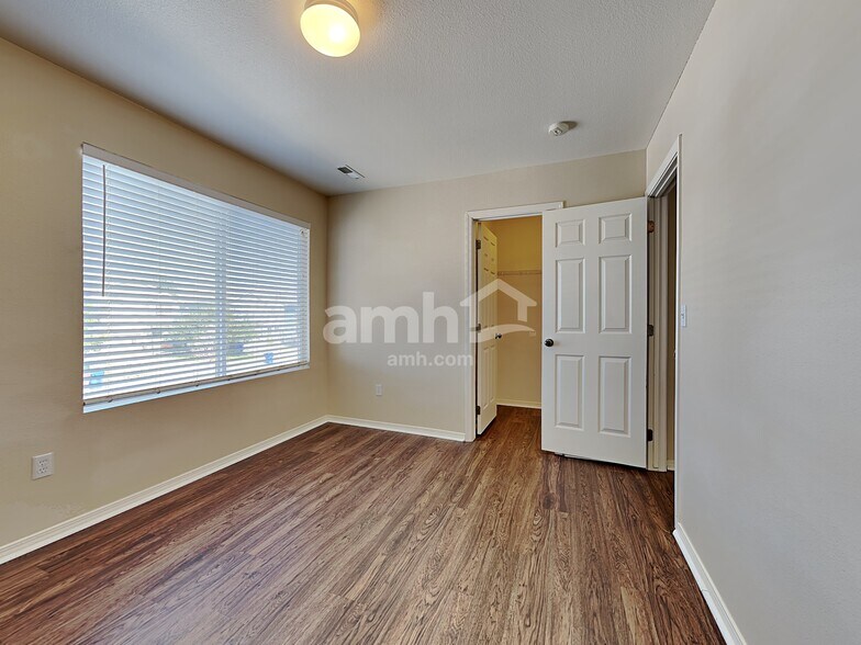 Building Photo - 2136 Summit Way