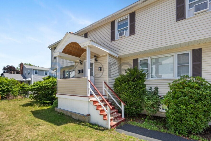 Building Photo - Unit A