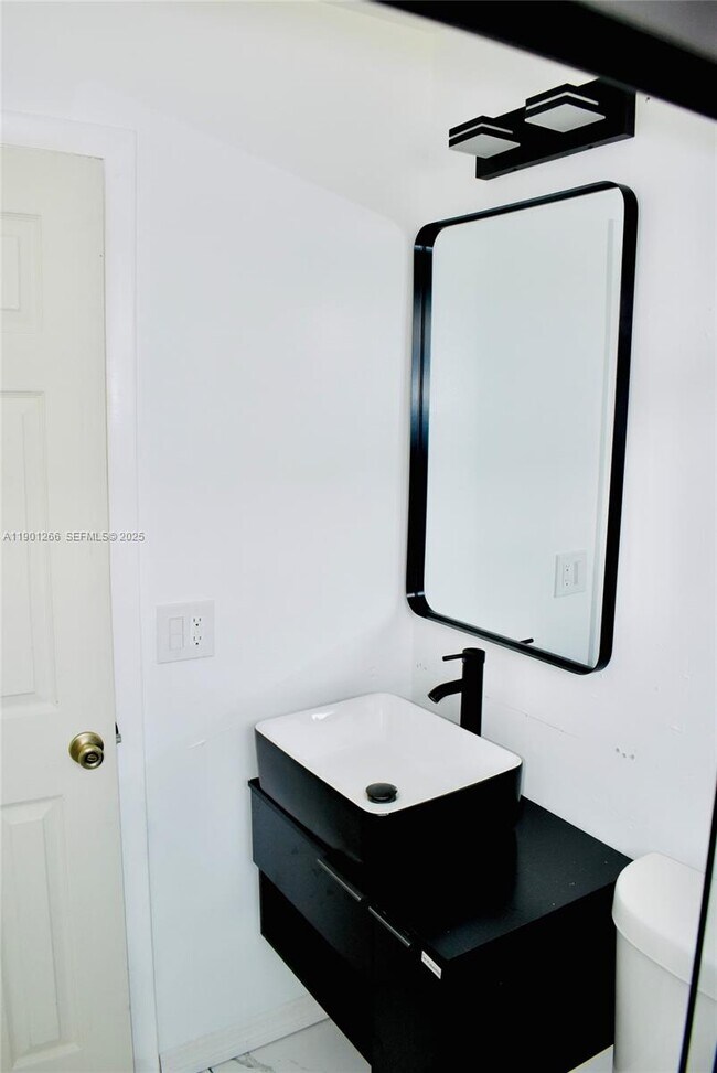 Building Photo - 2280 SW 43rd Ave