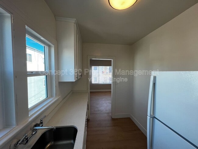 Building Photo - 1421 1/2 Obispo Ave