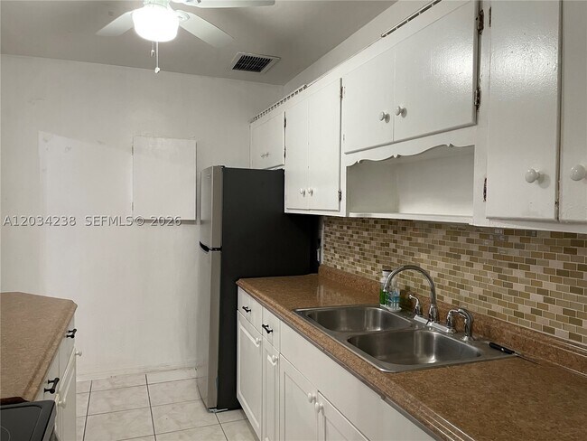 Building Photo - 3389 William 0