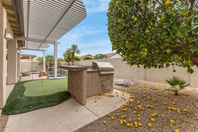 Building Photo - Long term rental in Oakwood with private pool