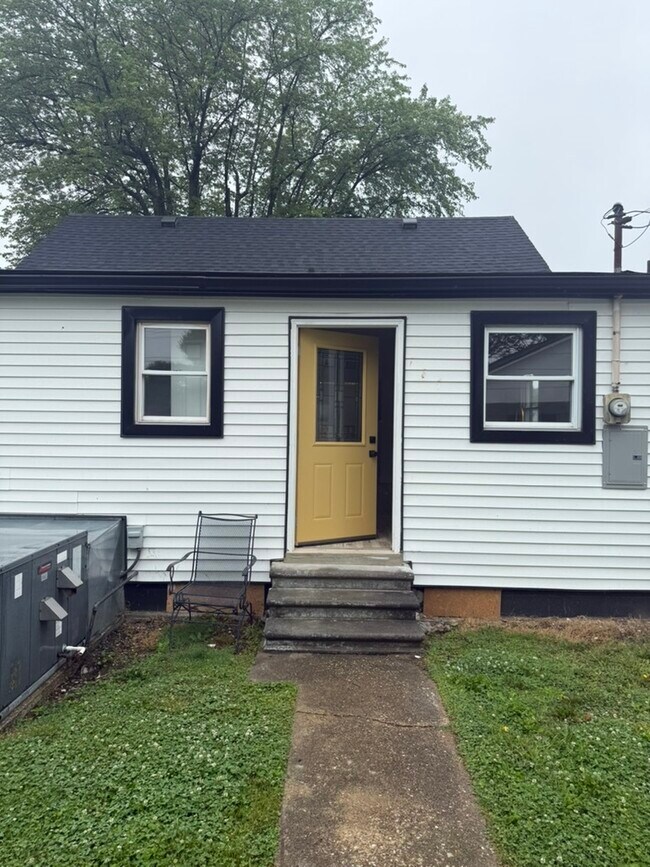 Building Photo - 3007 Daviess St