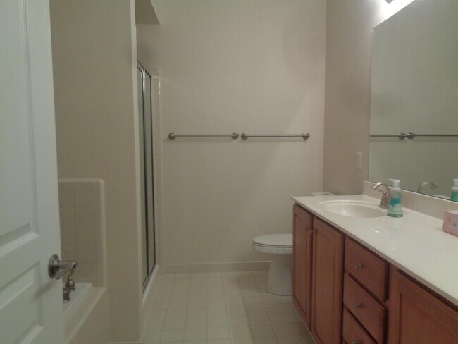 Building Photo - 914 Providence Glen Dr