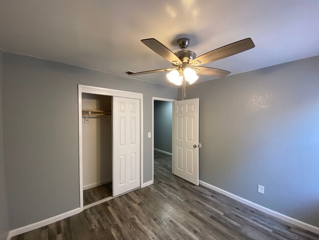 Building Photo - Newley Remodeled 3 BD 2 BA house on corner...
