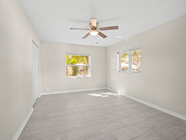 Building Photo - 3-bedroom, 2-bathroom pool home