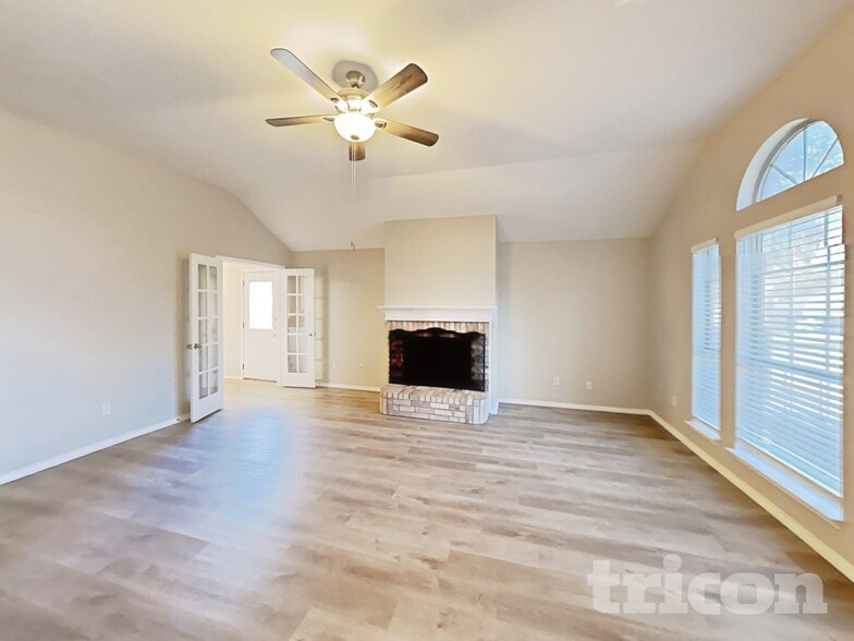 Building Photo - 3005 Scenic Glen Dr