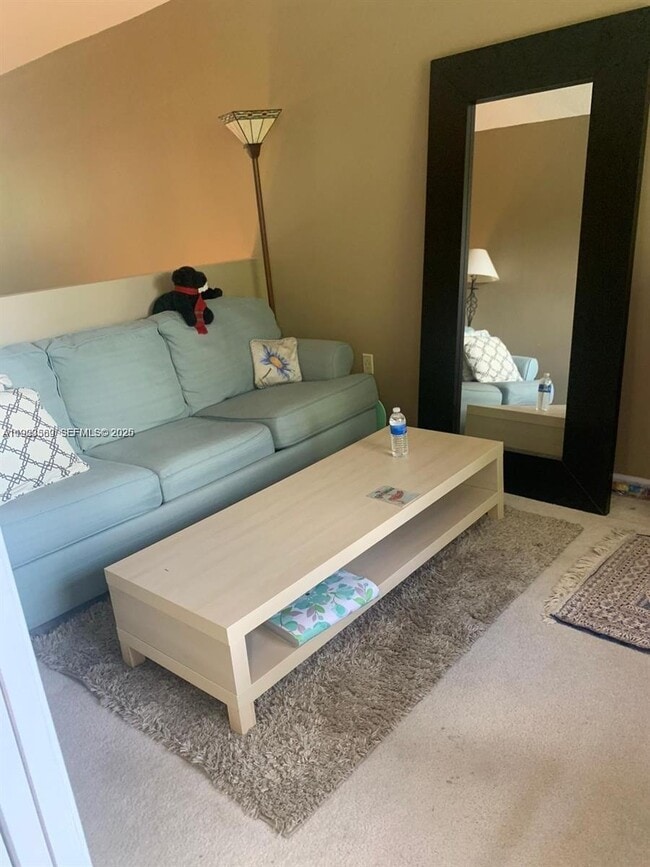 Building Photo - 390 City View Dr