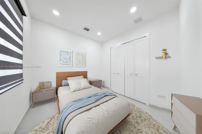 Building Photo - 1550 SW 89th Ct