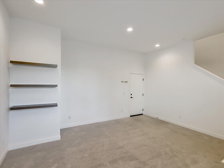 Building Photo - 1452 N Harbor Blvd