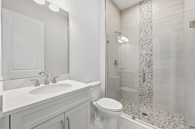 Building Photo - 140 SE Via Tirso