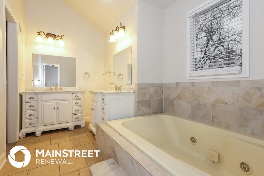 Building Photo - 8240 Bell Rd