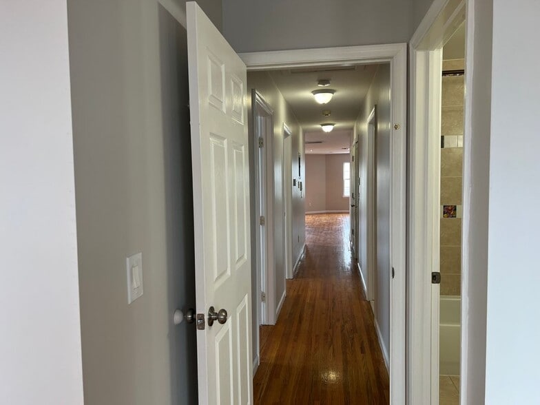 Building Photo - 33 McAdoo Ave