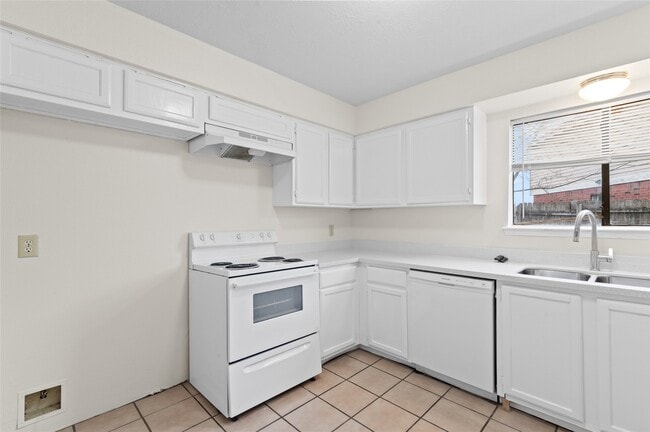 Building Photo - 10025 Spring Pl Dr