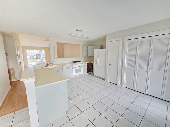 Building Photo - 2443 Spring Dusk Dr