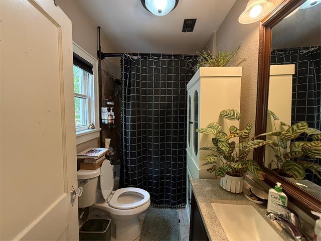 Building Photo - 2517 Honeysuckle Ave