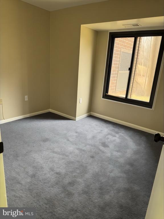 Building Photo - 15712 Dorset Rd