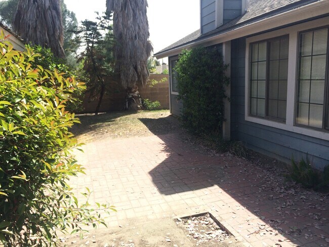 Building Photo - 7131 Hanover Cir