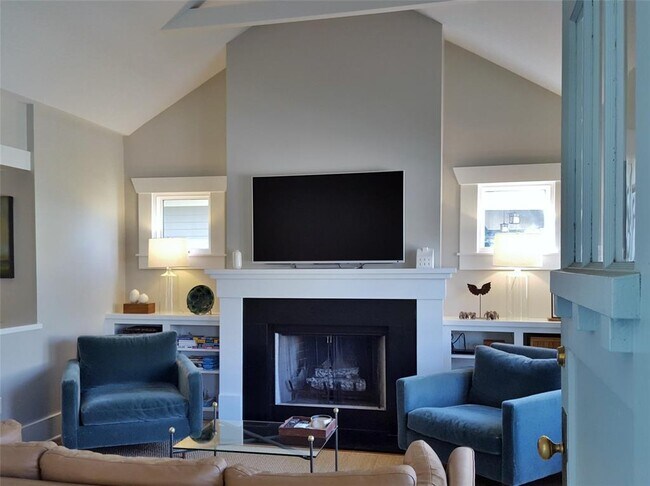 Building Photo - 1018 Highland St