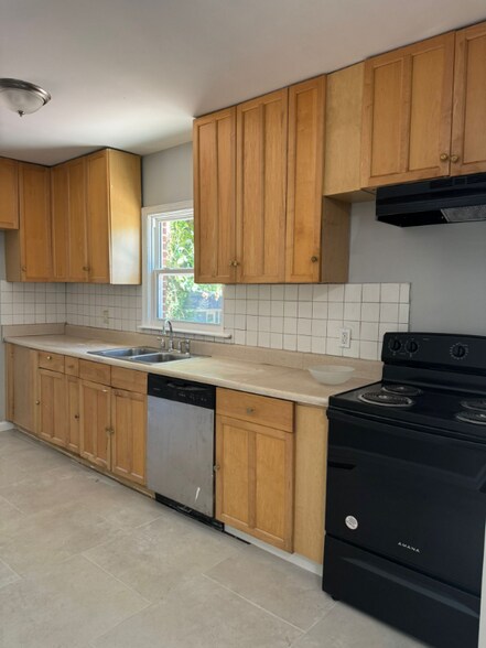 Building Photo - 1833 Ridgeland Dr