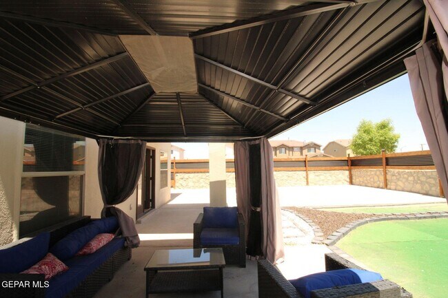 Building Photo - 3900 Loma Cortez Dr