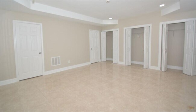 Building Photo - 618 Tradwell Pl NE