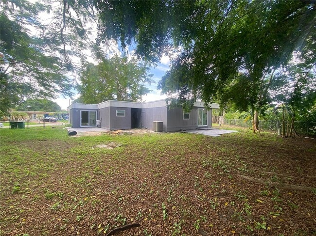 Building Photo - 7915 NW 73rd Ave