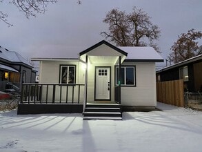 Building Photo - Remodeled 2 Bedroom 1 Bathroom House **Available NOW**