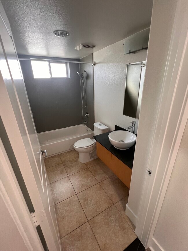 Building Photo - HST