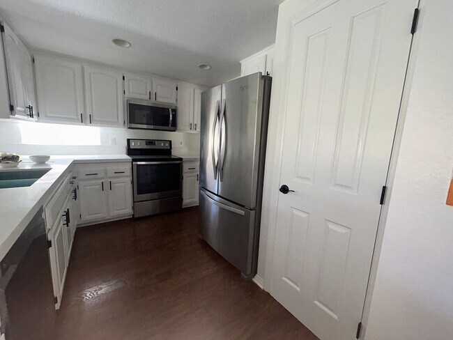 Building Photo - Beautiful, spacious 4-bedroom, 2-bath home for rent in Fountain Valley