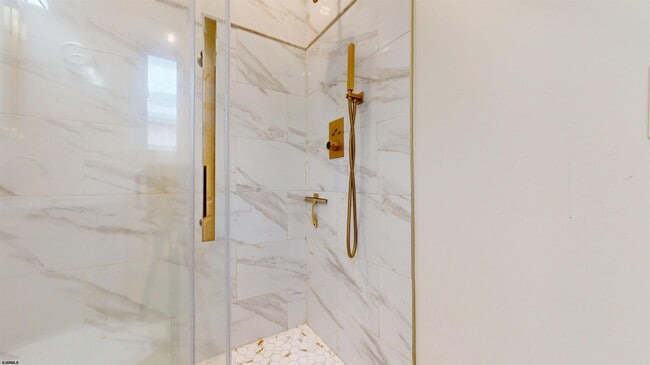 Building Photo - 450 Redwood Ave