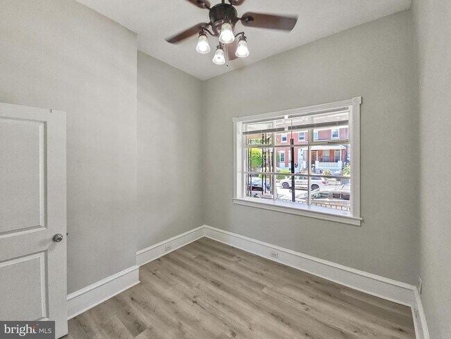 Building Photo - 637 N 32nd St