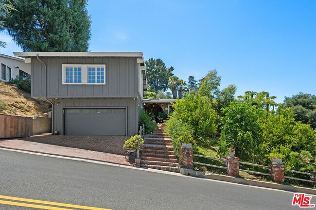 Building Photo - 16582 Calneva Dr