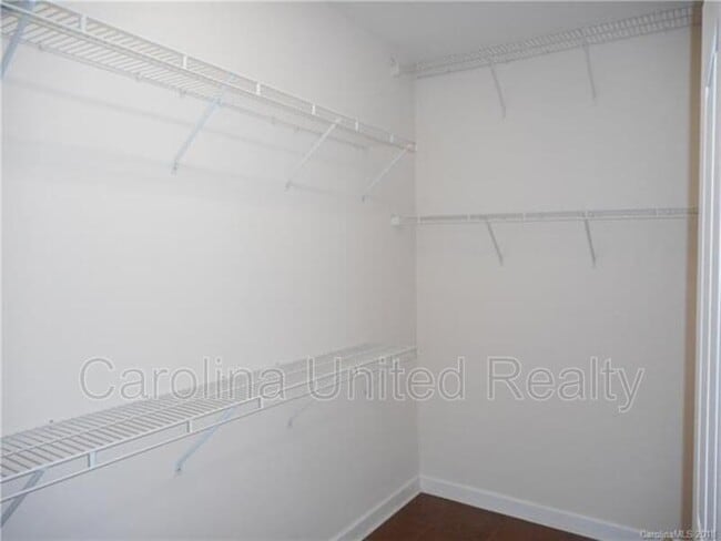 Building Photo - 11017 Valley Spring Dr