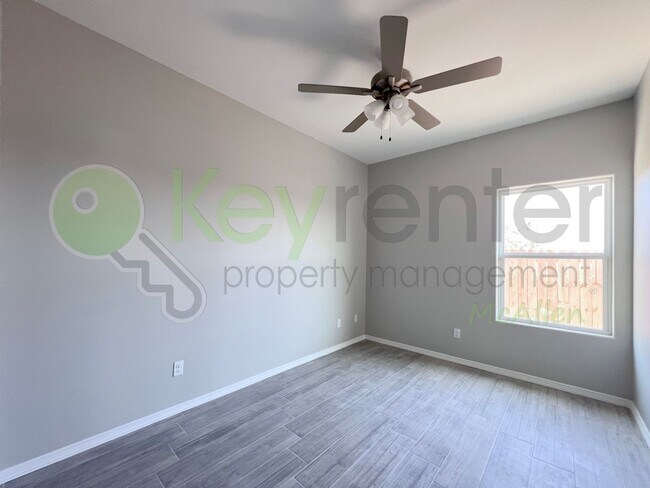 Building Photo - 1812 Redbud Ln