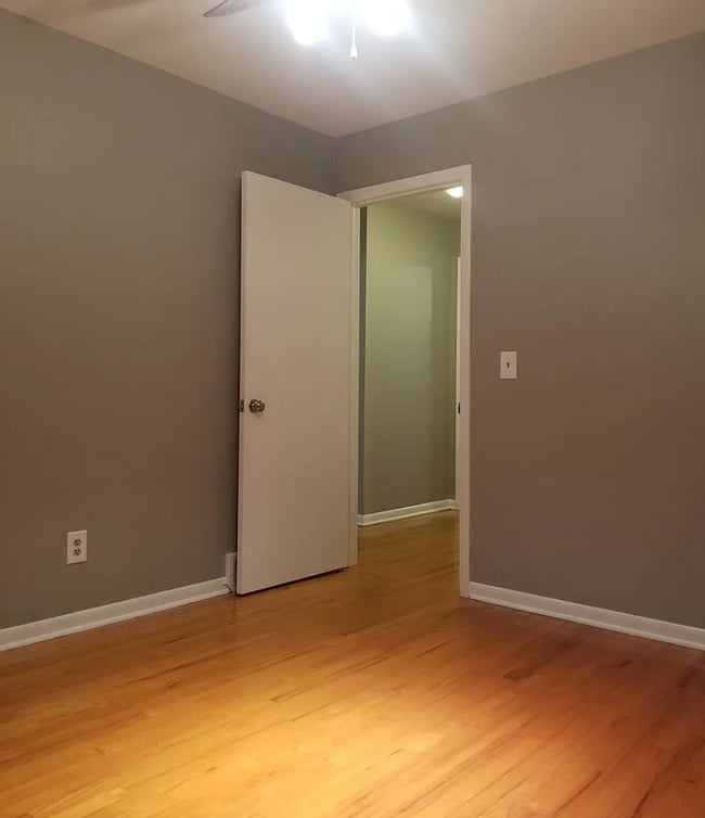 Building Photo - 324 Cumberland Dr