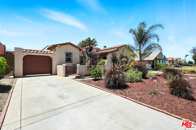 Primary Photo - 8853 S Halldale Ave