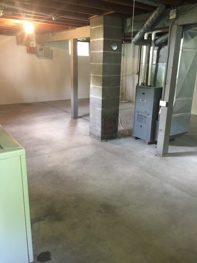 Building Photo - 2 Bed 1 Bath House in Solon