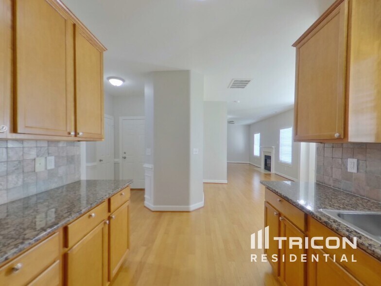 Building Photo - 2625 Sierra Chase Dr