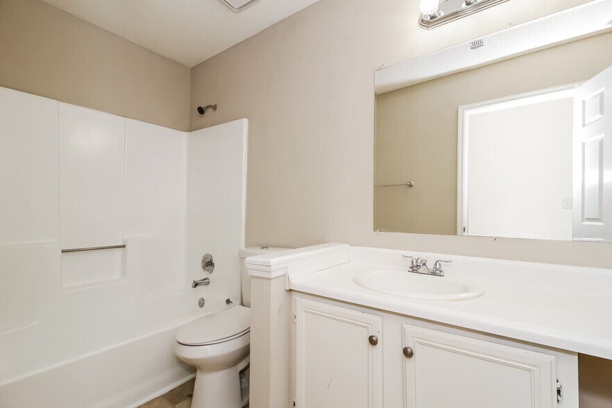 Building Photo - 3517 Ten Oaks Cir