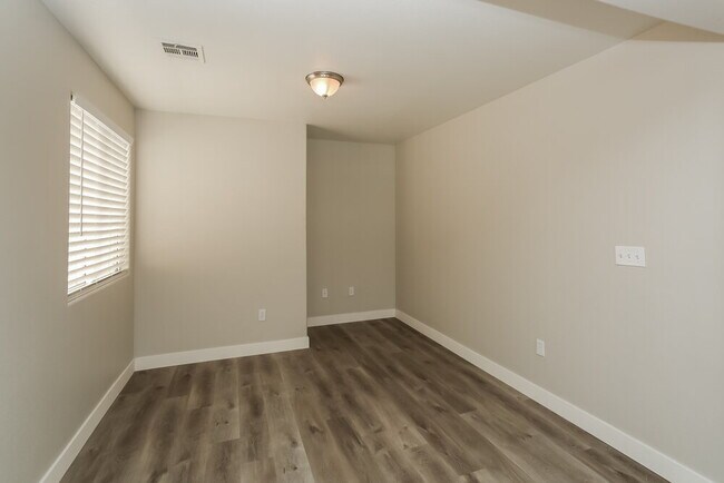 Building Photo - 9481 Havasu Canyon Ave