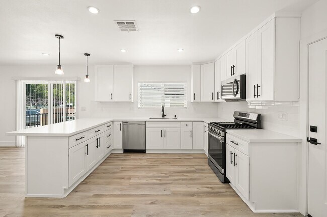 Building Photo - 4832 Downey Ave