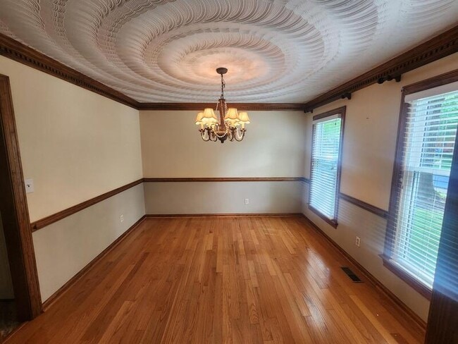 Building Photo - 720 Aguila Dr
