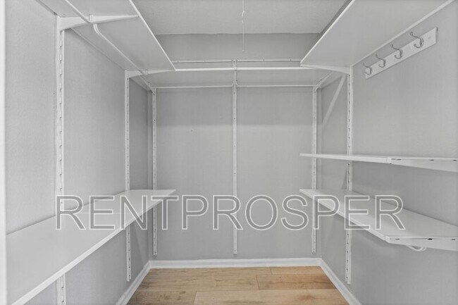 Building Photo - 317 E Amelia St