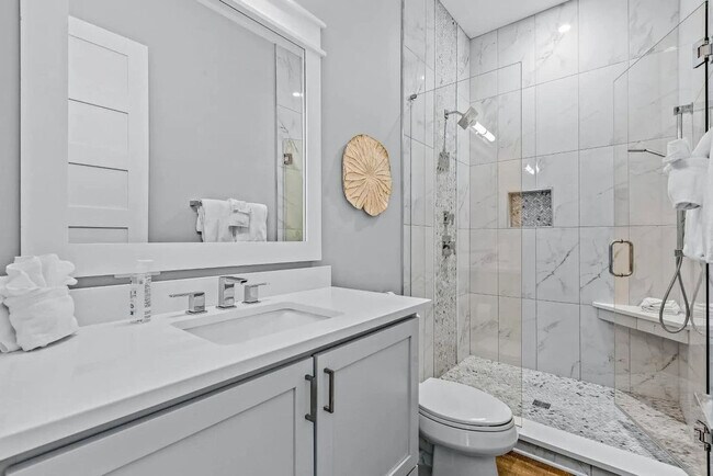 Building Photo - 14324 Front Beach Rd