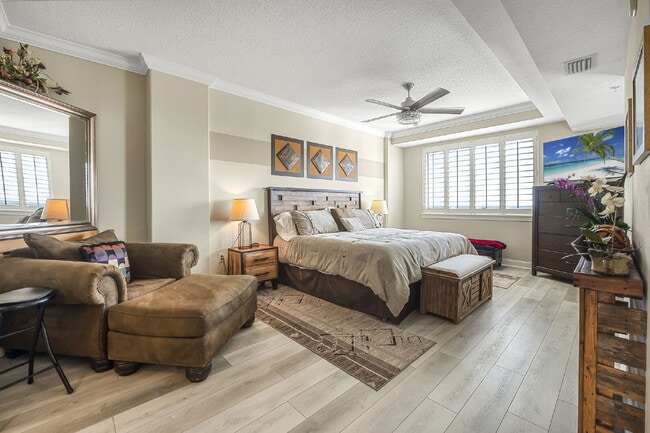 Building Photo - Available for a 7-12 month lease, Unit 208 has a beautiful oceanfront setting.