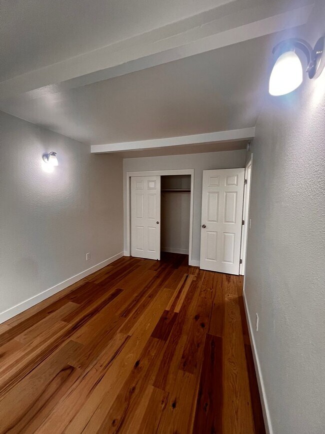 Building Photo - 2 bedroom 2 bath in Concord